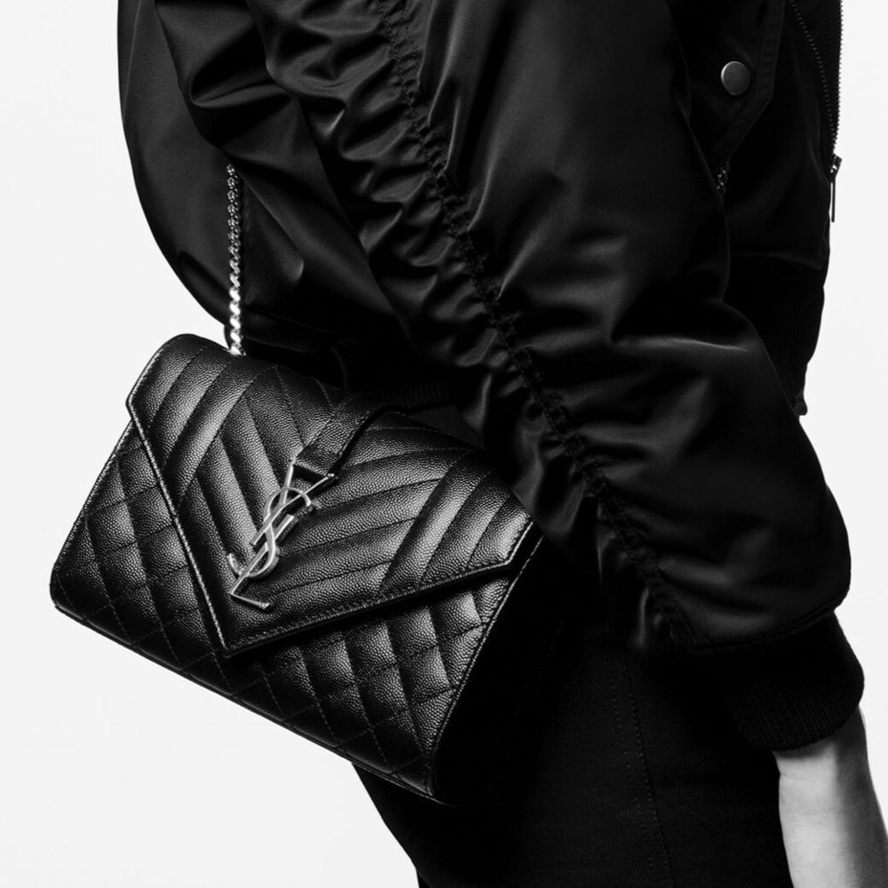 Saint Laurent
Envelope Medium in Quilted Grain De Poudre Embossed Leather - Picture 2 of 14